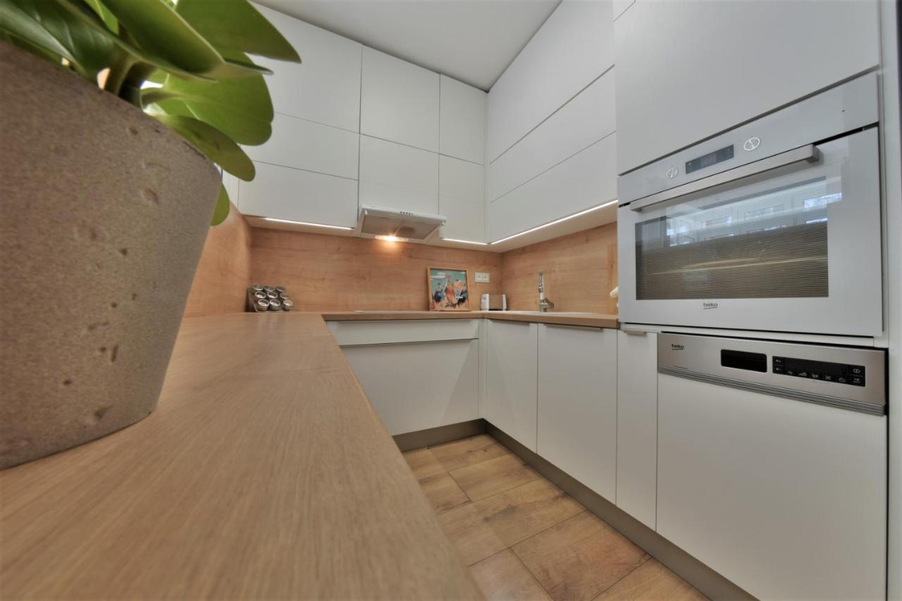 Big 75M2 Next To Opera Building In Direct Centrum, Air-Conditioned, Balcony, 24H Self Checking Banská Bystrica Exteriör bild