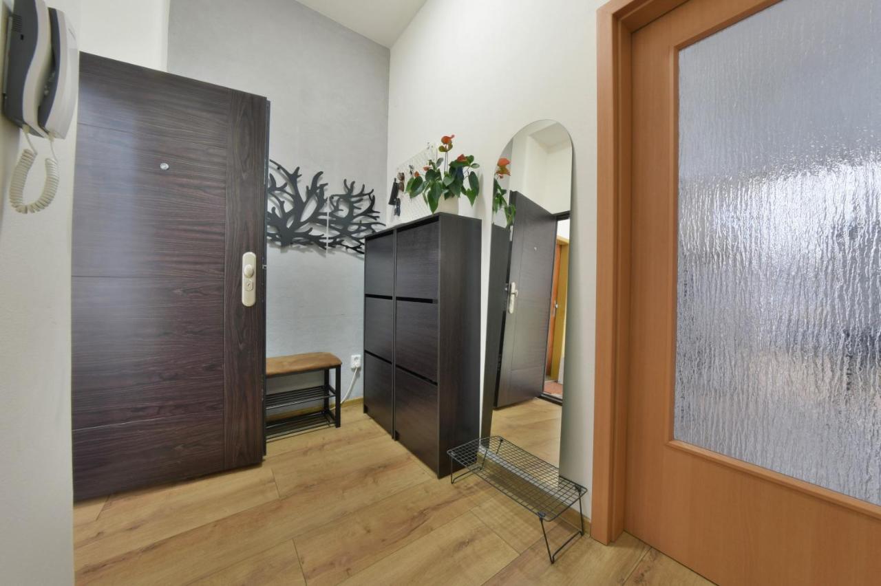 Big 75M2 Next To Opera Building In Direct Centrum, Air-Conditioned, Balcony, 24H Self Checking Banská Bystrica Exteriör bild